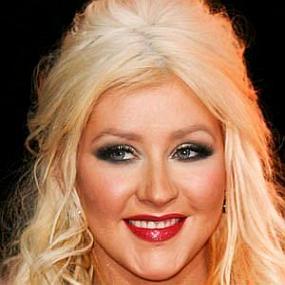 height of Christina Aguilera