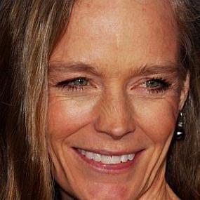height of Suzy Amis
