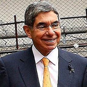 Oscar Arias worth