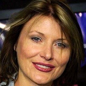 height of Beth Broderick