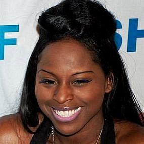 height of Foxy Brown