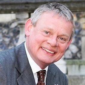 height of Martin Clunes