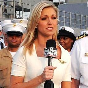height of Ainsley Earhardt