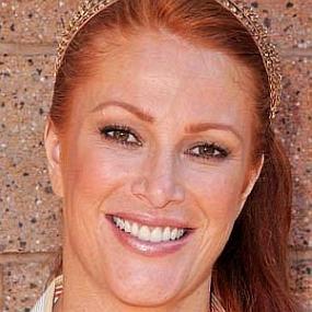 height of Angie Everhart
