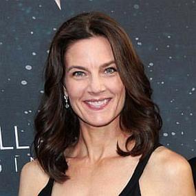 height of Terry Farrell