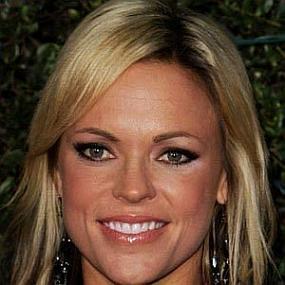 height of Jennie Finch