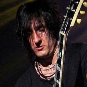 height of Richard Fortus