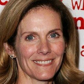 height of Julie Hagerty