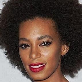 height of Solange Knowles