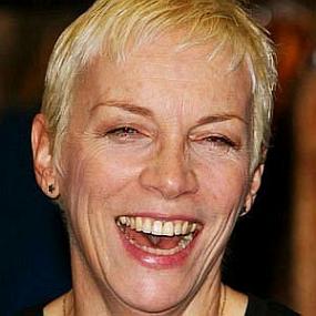 height of Annie Lennox