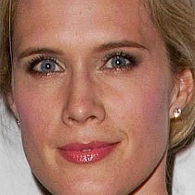 height of Stephanie March