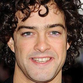 height of Lee Mead