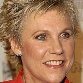 height of Anne Murray