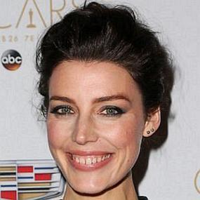 height of Jessica Pare