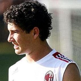 height of Alexandre Pato