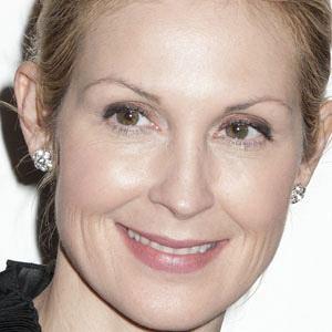 height of Kelly Rutherford