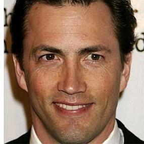 height of Andrew Shue