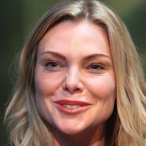 height of Samantha Womack